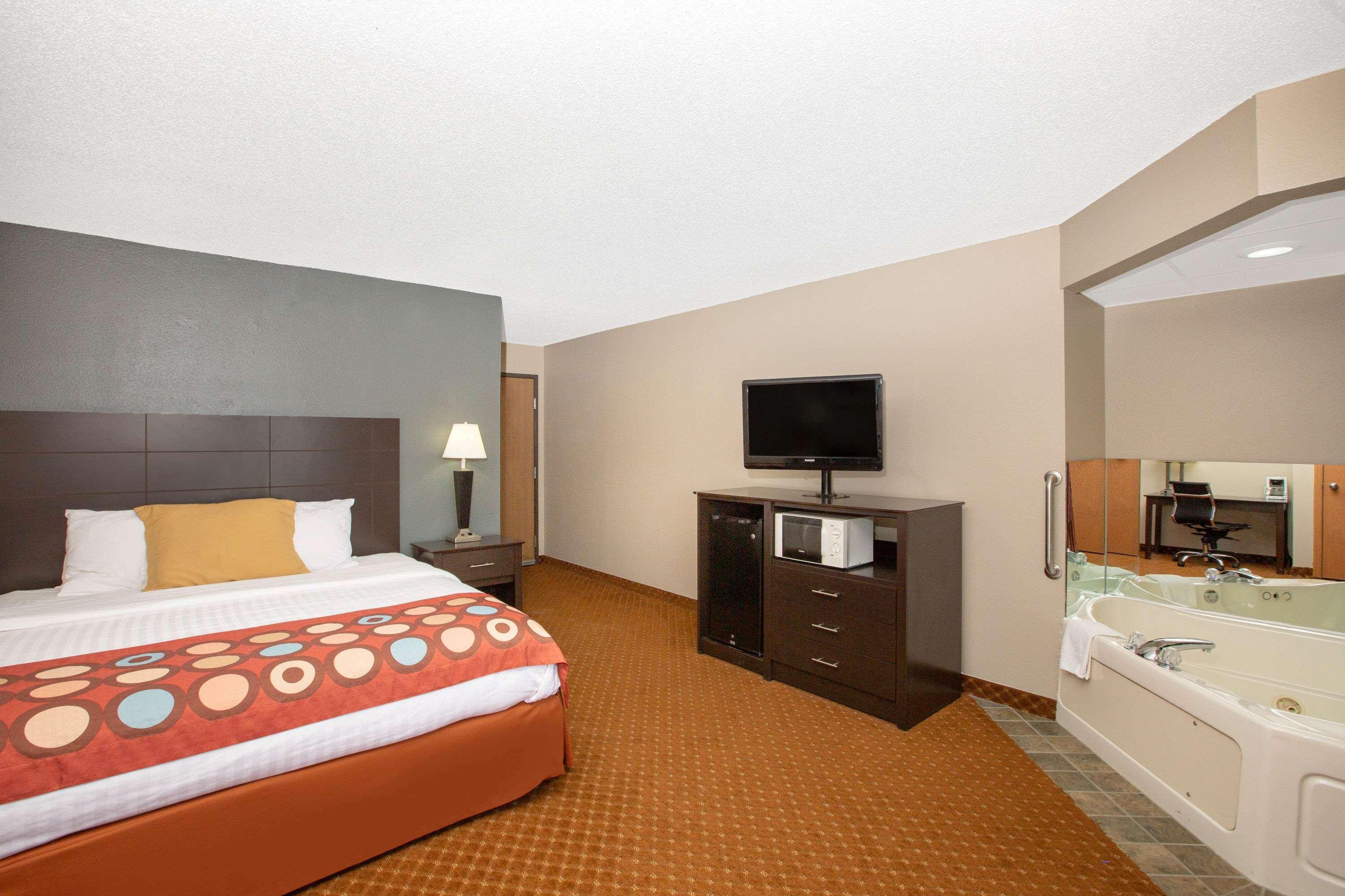 Americinn By Wyndham Coralville Exterior foto