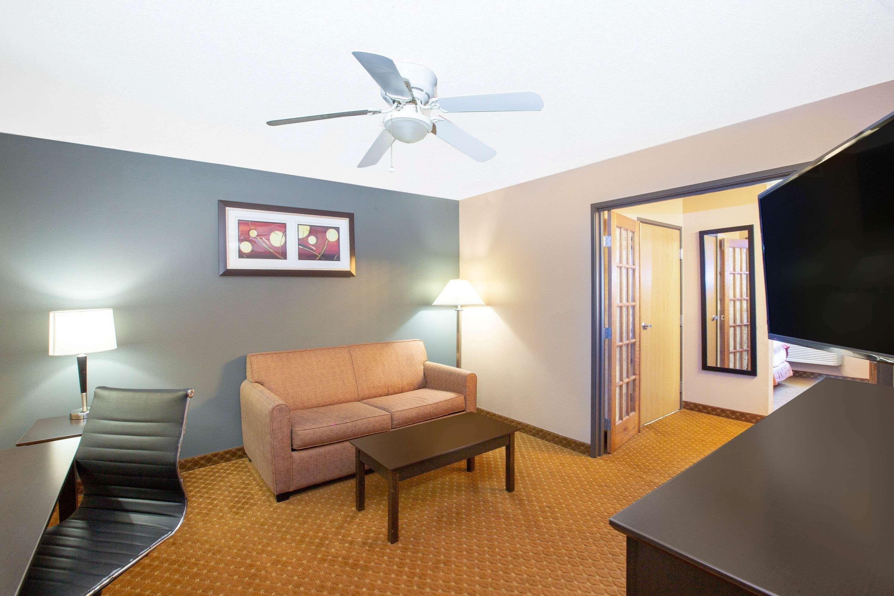 Americinn By Wyndham Coralville Exterior foto