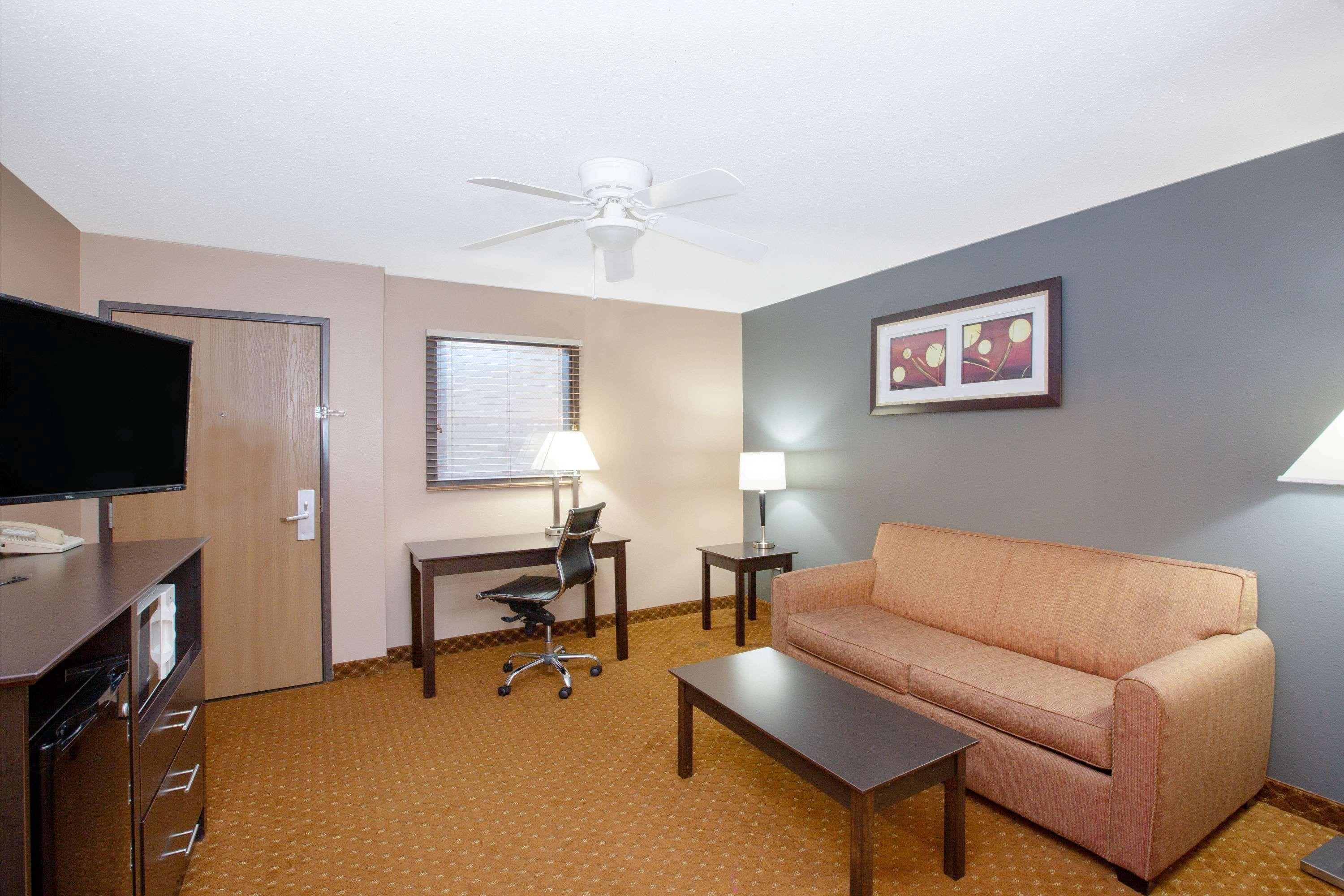 Americinn By Wyndham Coralville Exterior foto